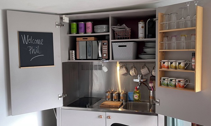 Rickmansworth Casa | 1 Bed Guesthouse - Chiltern/Met Lines Pied à Terre with Outside Seating Area