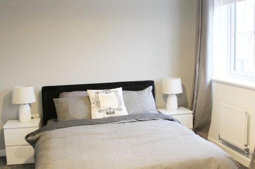 Peterborough Casa | 1-Bed House - Sleeps 2 - Parking Wifi