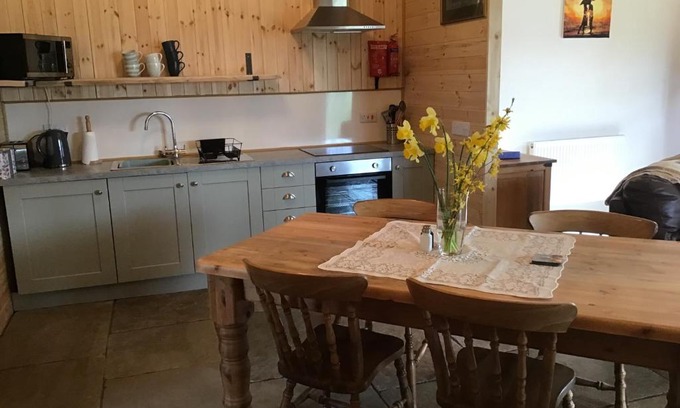 Westbrook Court Casa | 1 Bed Lodge-Sleeps 4-Pet Friendly-Free Parking