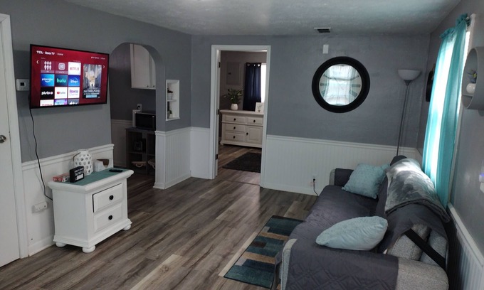 Terre Haute Casa | 1 bed1 bath house, less than 1mile to Union Hospital