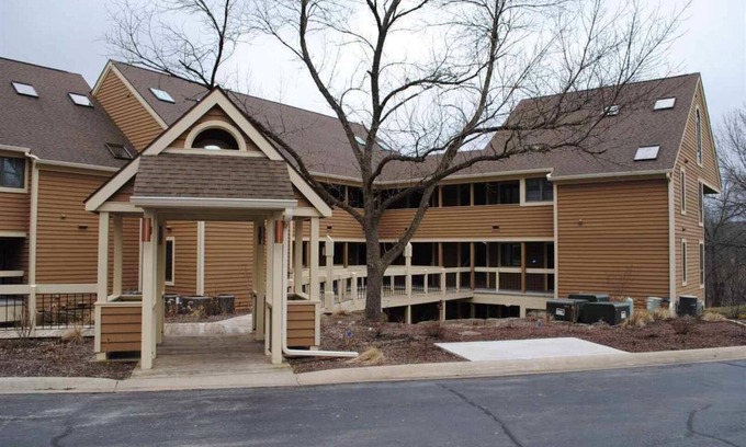 The Galena Territory Condominio | 1 Bedroom, 1 bath townhouse in The Galena Territory.