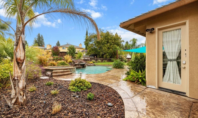 Orangevale Apartamento | 1 Bedroom, 1 Bathroom, Hot Tub, Pool, Fire Pit