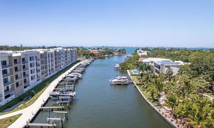 North Trail Condominio | 1-bedroom 2 bath condo in fabulous Sarasota, Minutes from Siesta and Lido Beach