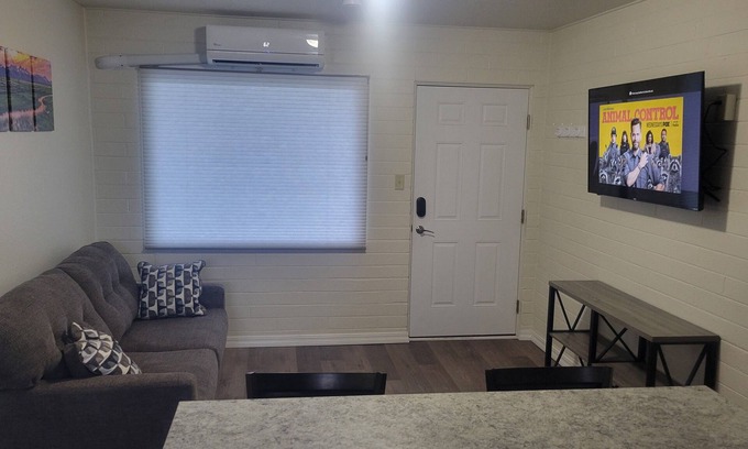 Rawlins Apartamento | 1 bedroom .75 bathroom apartment, newly renovated, located on main street!