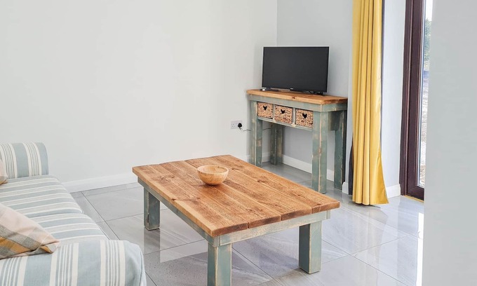 Ynysddu Cabaña | 1 bedroom accommodation in Mynydd Islwyn