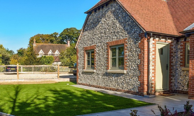 Boxgrove Cabaña | 1 bedroom accommodation in Chichester