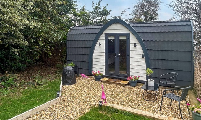 Tangmere Cabaña | 1 bedroom accommodation in Chichester