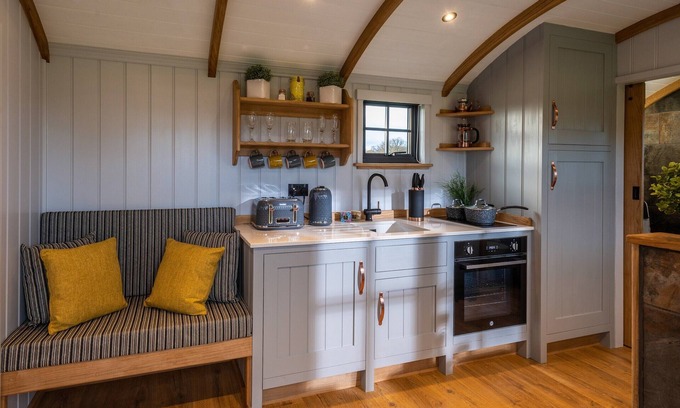 Wichenford Cabaña | 1 bedroom accommodation in Ockeridge, Worcester