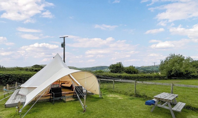 Rhyd-y-foel Cabaña | 1 bedroom accommodation in Abergele