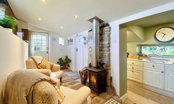 Corsham Cabaña | 1 bedroom accommodation in Neston, near Corsham