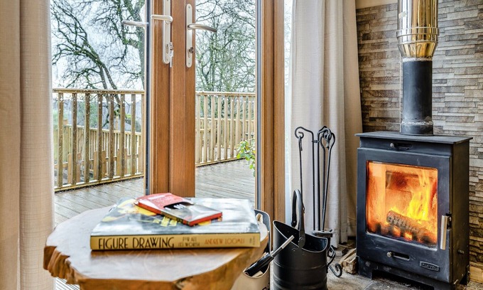 Abercarn Cabaña | 1 bedroom accommodation in Cwmcarn
