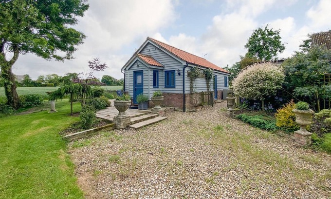 Eye Cabaña | 1 bedroom accommodation in Thorndon, near Eye