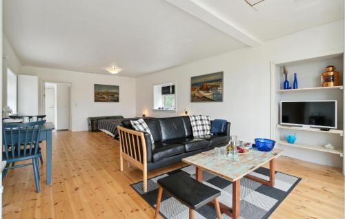 Ronne Apartamento | 1 Bedroom Amazing Apartment In Rønne