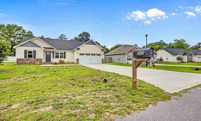 Richlands Casa | 1 bedroom and 1 full bath available in a large 3 bedroom, 2 bathroom house