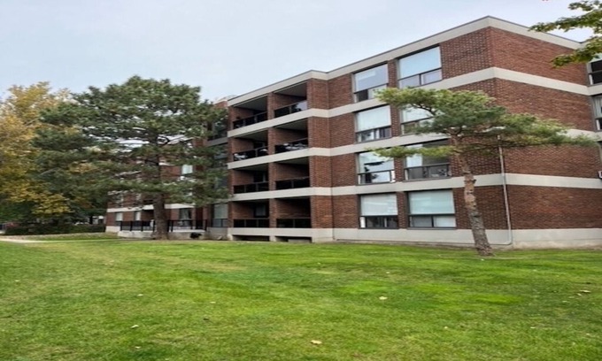 Cote-Saint-Luc Apartamento | 1 Bedroom apartment in residential area in Montreal. 5min walk to shopping mall.