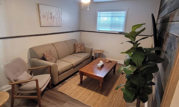 Fredericton Apartamento | 1 Bedroom Apartment/Sofa Bed/Near Airport