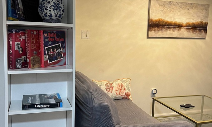 Queens Casa | 1 bedroom apartment in ground floor very nice and close to everything