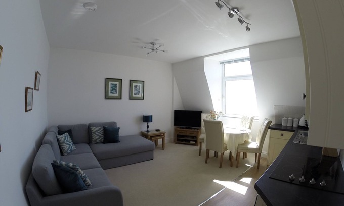 Coverack Apartamento | Apartamento de 1 dormitorio con impresionantes vistas al mar, jardines privados y cancha de tenis