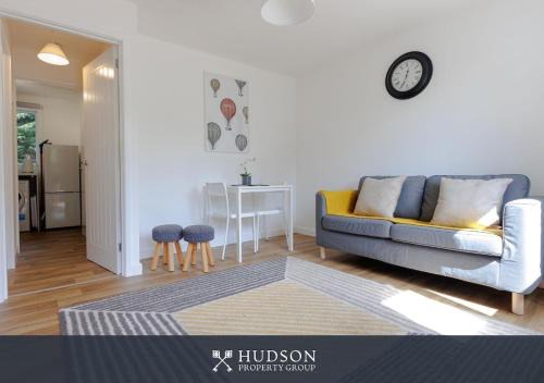 Wellington Casa | 1-Bedroom Apartment with Parking