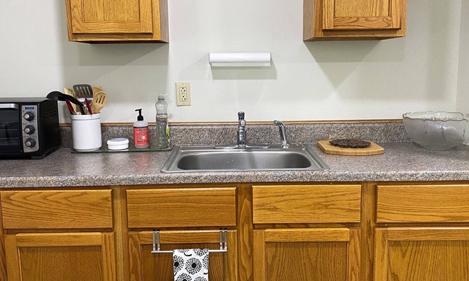Penn Yan Apartamento | 1-bedroom apartment with AC, WiFi walking distance to downtown Penn Yan