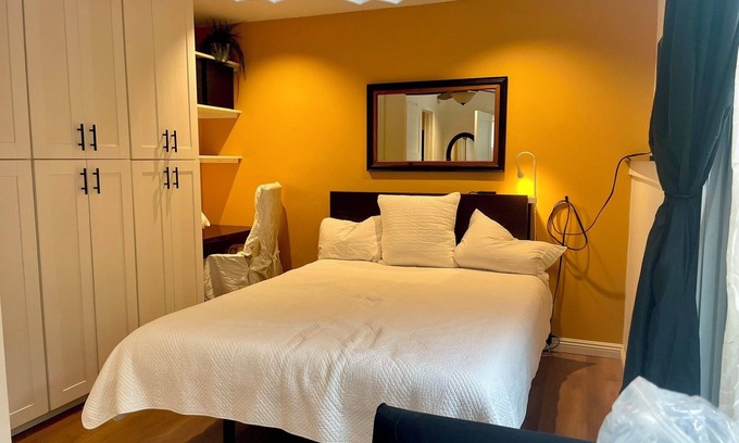Bay Ho Apartamento | 1-bedroom apartmt with full kitchen, bath, private entrance, fenced-in backyard.