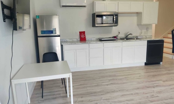 Halifax Casa | 1 bedroom apt with parking for short -midterm stay