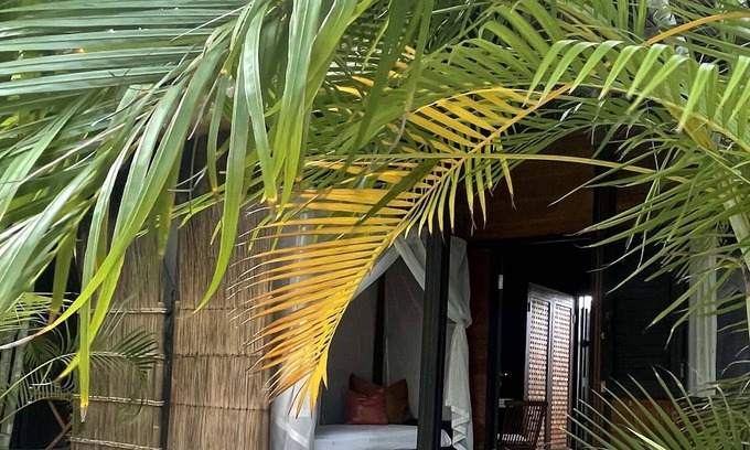 English Harbour Apartamento | 1 Bedroom Bali style studio suite on lush property in English Harbour!