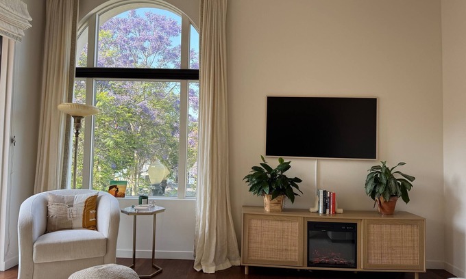 Lower State Condominio | 1 bedroom condo in enchanting Santa Barbara by the water!