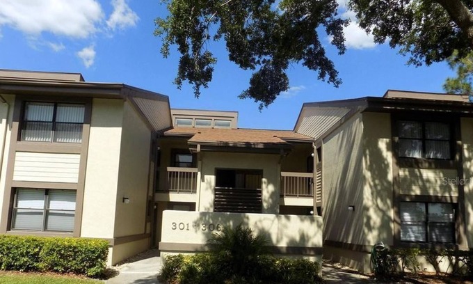Oldsmar Condominio | 1 Bedroom Condo L-93832 by Houzlet