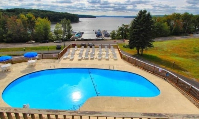 Hawley Condominio | 1-Bedroom Condo near Lake Wallenpaupack