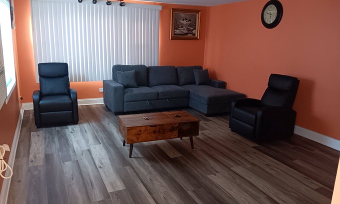 Garfield Ridge Condominio | 1-bedroom condo next to Chicago Midway International Airport