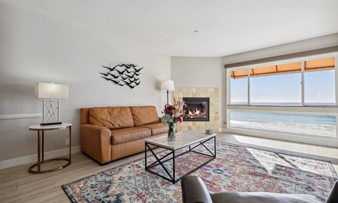 Carlsbad Village Condominio | Frente a la playa 3BR Condo A solo 1 cuadra de Carlsbad Village!