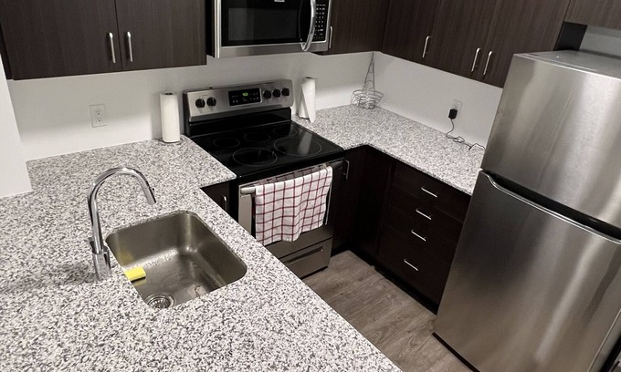Oakville Condominio | 1 Bedroom Condo with Gym