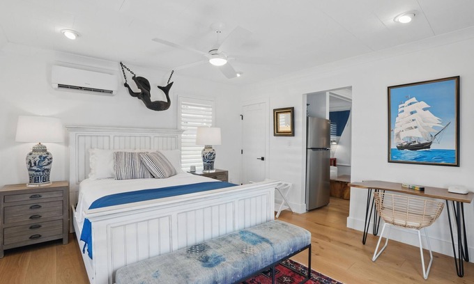 Old Naples Cabaña | 1-bedroom cottage just a short walk to Naples Beach and Fifth Avenue South