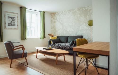 Saint-Renan Apartamento | 1 Bedroom Cozy Apartment In Saint-Renan