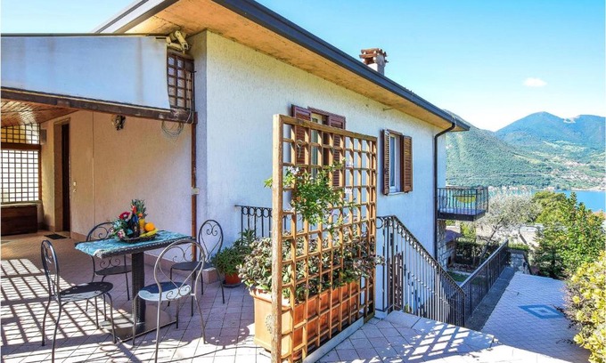 Sensole Apartamento | 1 Bedroom Cozy Apartment In Monte Isola