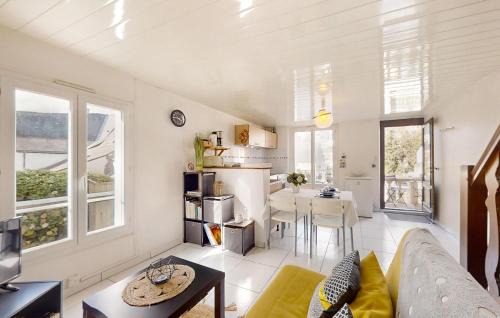 Josselin Casa | 1 Bedroom Cozy Home In Josselin