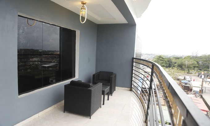 Ofin Casa | 1-bedroom Flat - Sleeps 3 - Pool - Spa - Parking