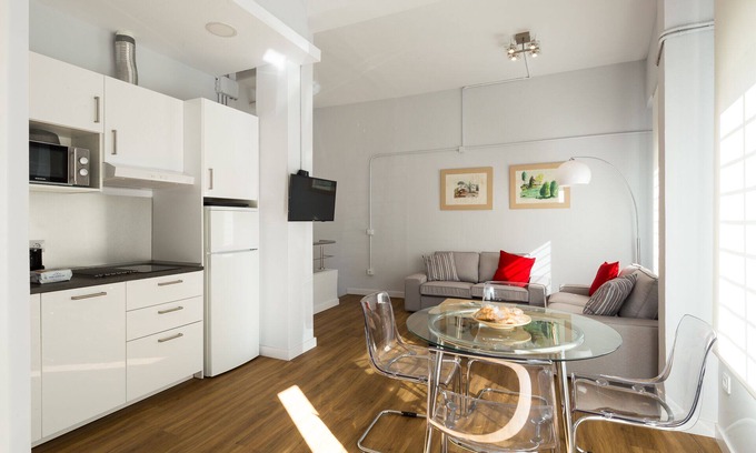 Los Remedios Apartamento | Elcano 14. 1-dormitorio para 4 personas, parking gratis