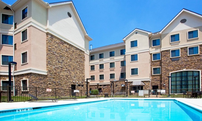 Durham Condominio | 1 Bedroom | Free Wi-Fi, Pool, Free Breakfast