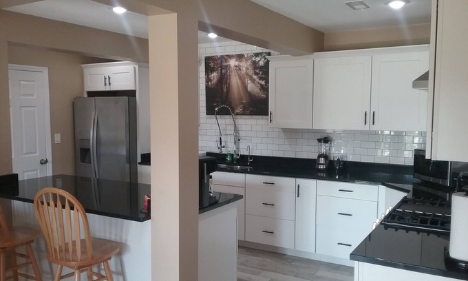 Sevierville Apartamento | ¡NUEVO LISTADO! $ 79 CON VISTAS A LA MONTAÑA, SE ADMITEN MASCOTAS EN 4 ACRES.
