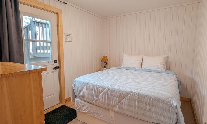 Ucluelet Hotel | One Bedroom Full Kitchen | Ocean View