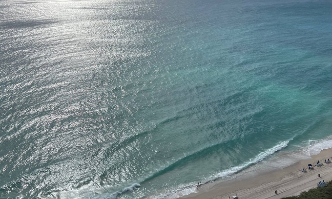Hutchinson Island South Condominio | 1-bedroom ground floor condo steps from ocean and pool at Shuckers Jensen Beach