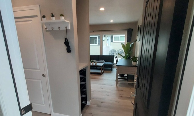 Huntington Beach Villa | 1-bedroom guest house in Surf City