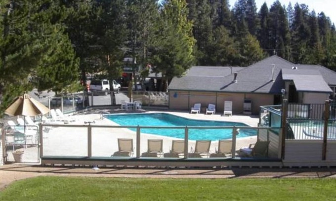 Tahoe Vista Complejo | 1-bedroom guestroom in Tahoe Vista, 22 minutes to Northstar California Resort