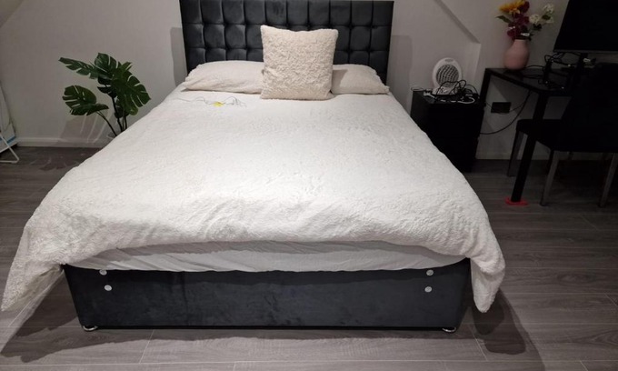 Staines Casa | 1 Bedroom Homestays In Ashford