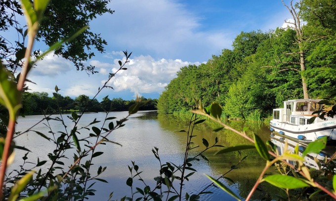 Bonny-sur-Loire Alquiler De Eote | 1 Bedroom Houseboat in 45420 - BONNY SUR LOIRE