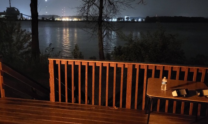 East Moline Casa | 1-bedroom house w/ Cabin Interior on the Mississippi River...Campbells Island