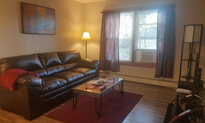 Bangor Apartamento | ¡1 habitación en el corazón de Bangor! Seguro, limpio, seguro, entrada privada.