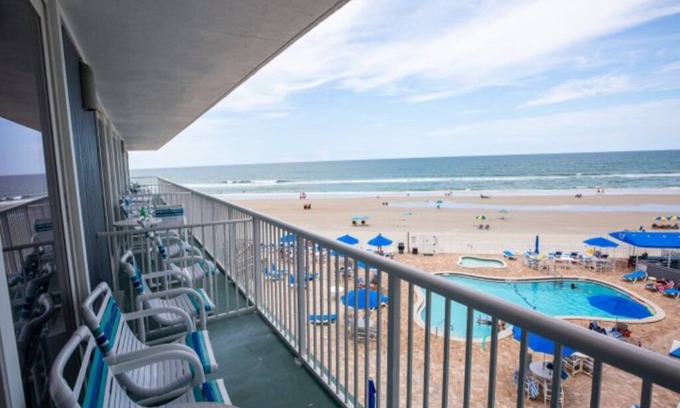Daytona Beach Shores Complejo | 1 Bedroom "Starboard", Sleeps 4, on Daytona Beach, Sea Club IV!!!